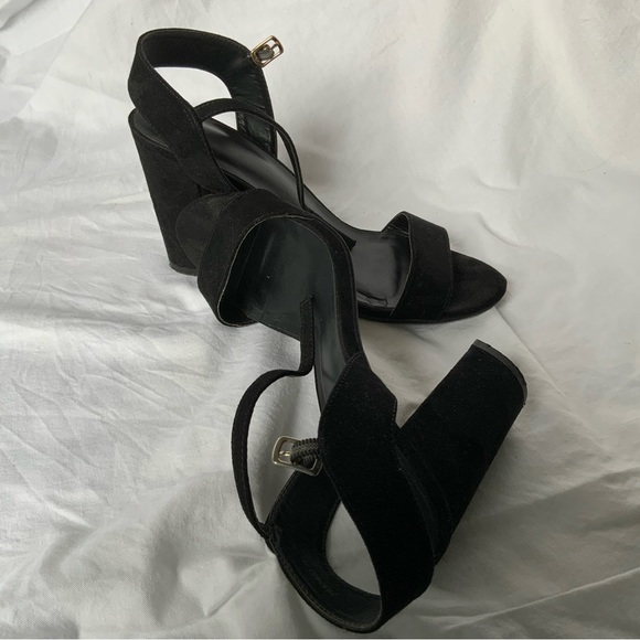 New Look UK Like New Suede Black heels 8.5 size - Picture 5 of 10